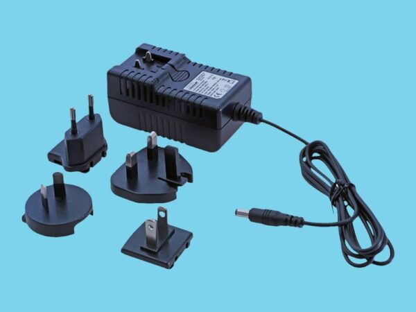 Lader 100-240 V / 50-60 Hz met 4 stekkeradapters - 390000383